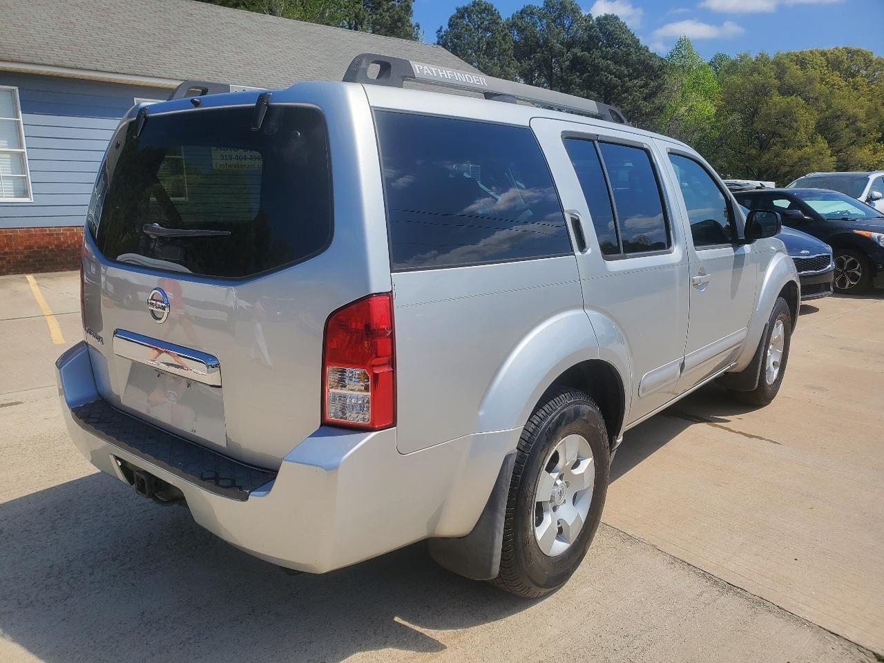 Nissan Pathfinder LE 2WD 2005