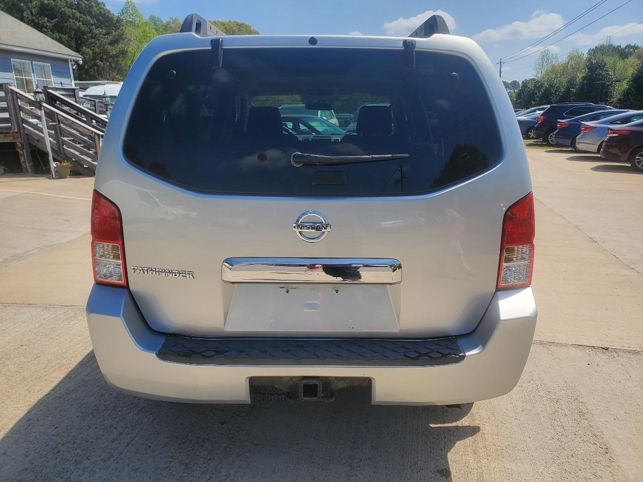 Nissan Pathfinder LE 2WD 2005