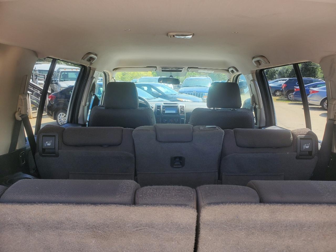 Nissan Pathfinder LE 2WD 2005