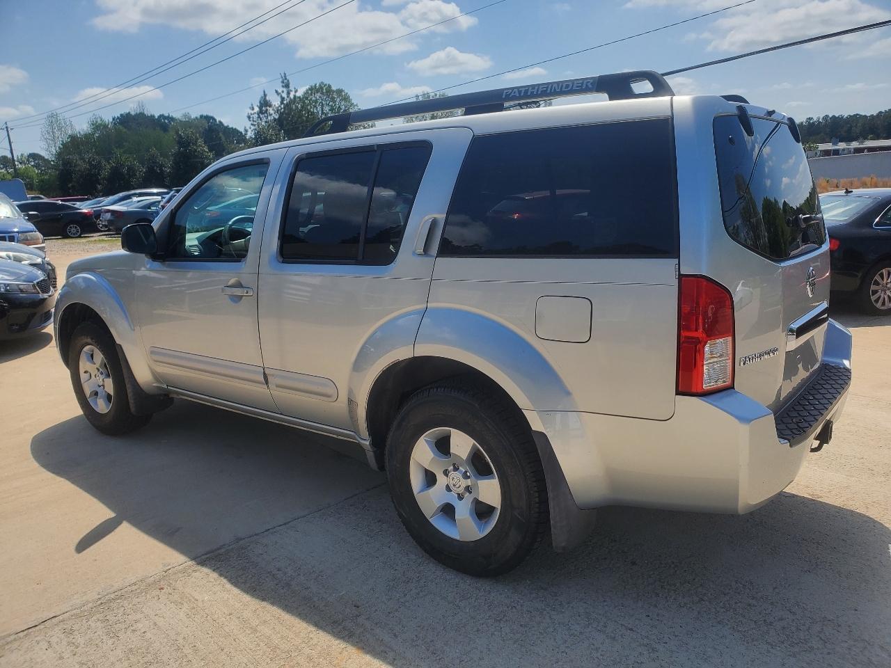Nissan Pathfinder LE 2WD 2005