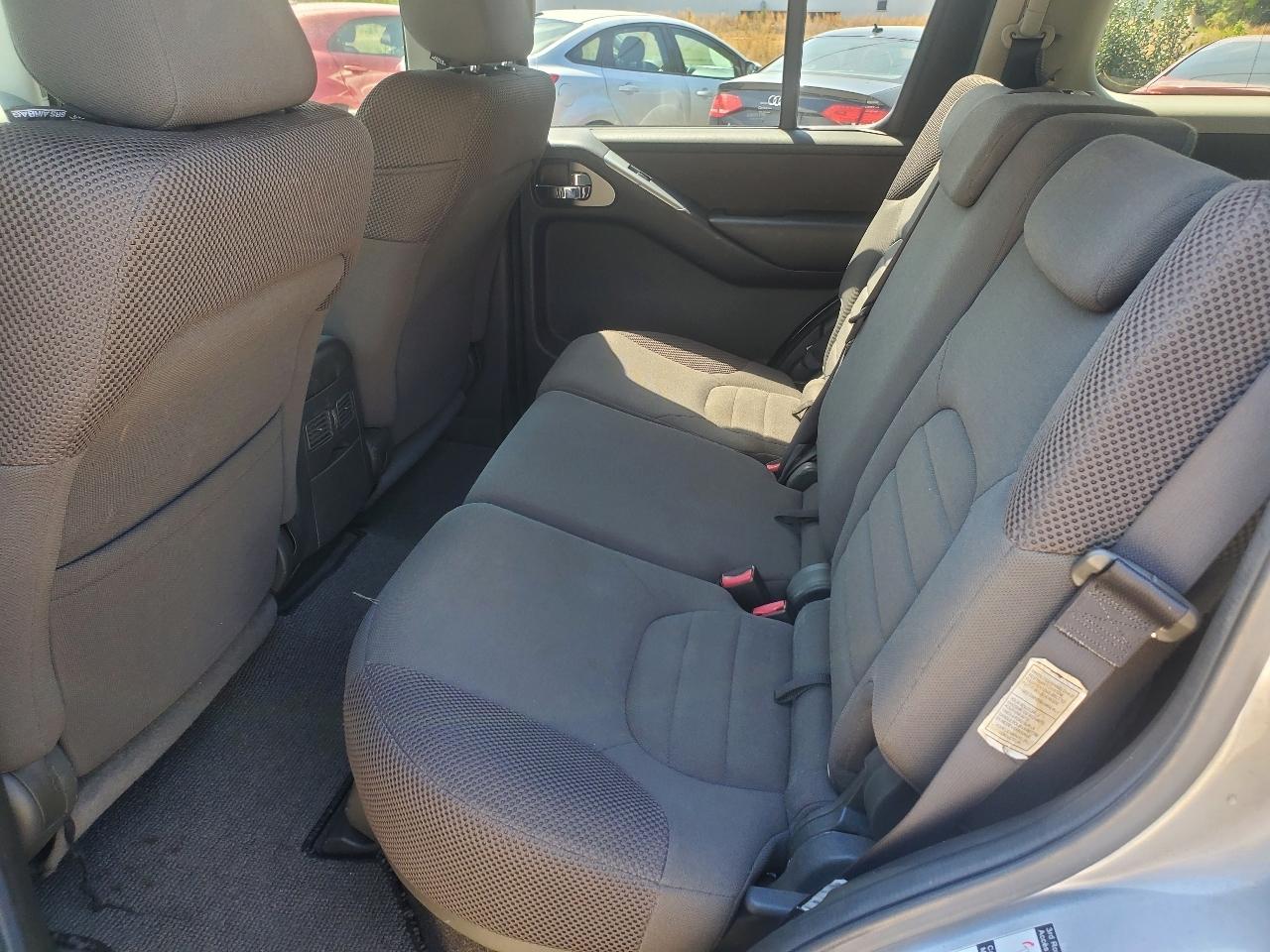 Nissan Pathfinder LE 2WD 2005