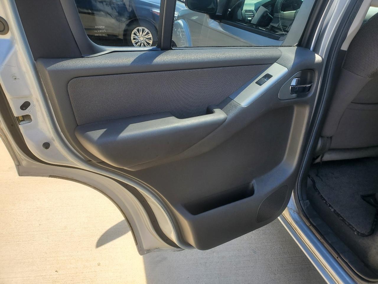 Nissan Pathfinder LE 2WD 2005