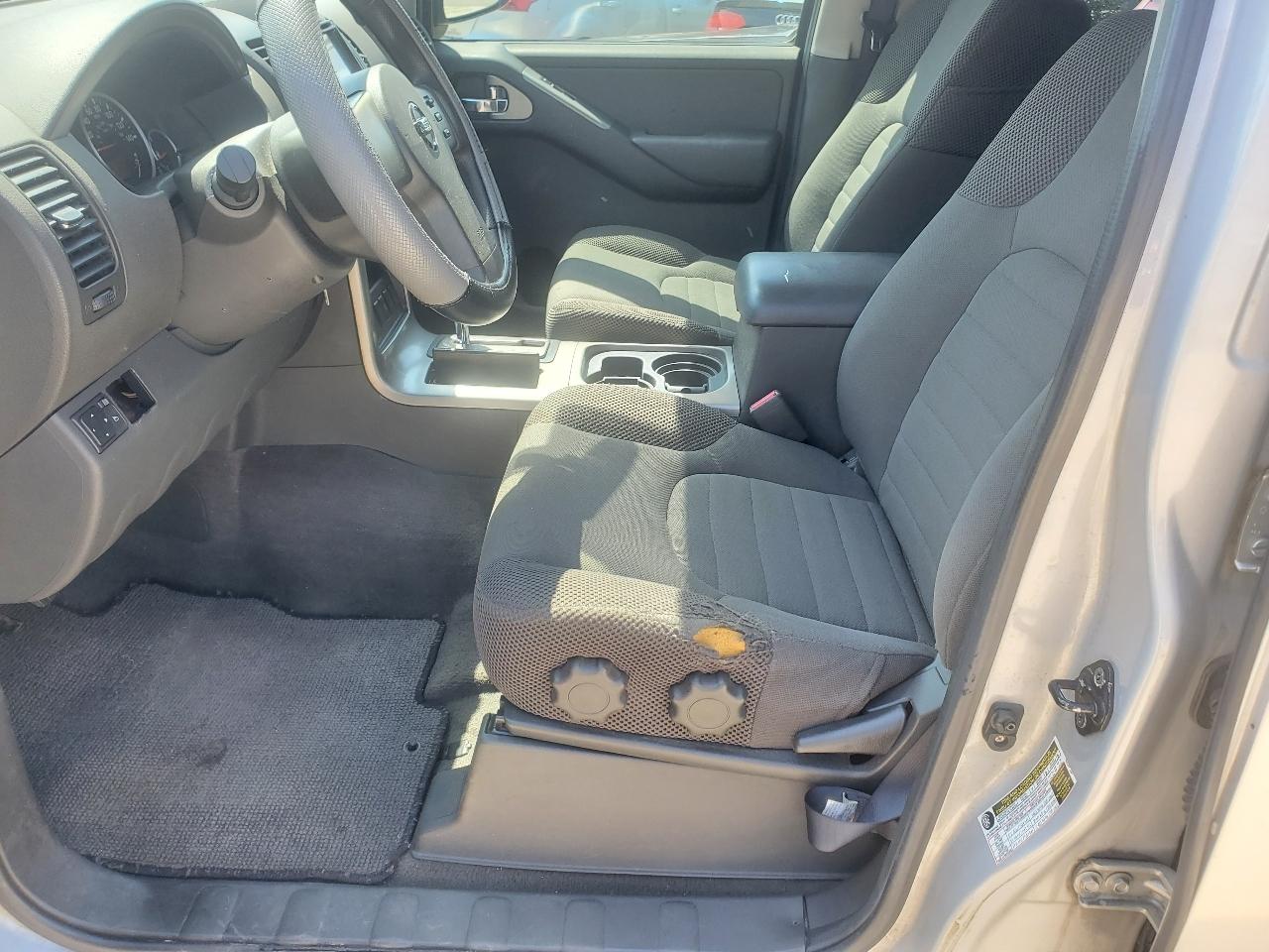 Nissan Pathfinder LE 2WD 2005