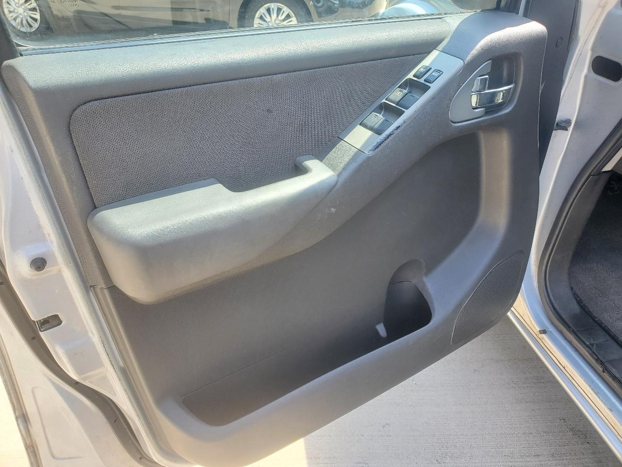 Nissan Pathfinder LE 2WD 2005