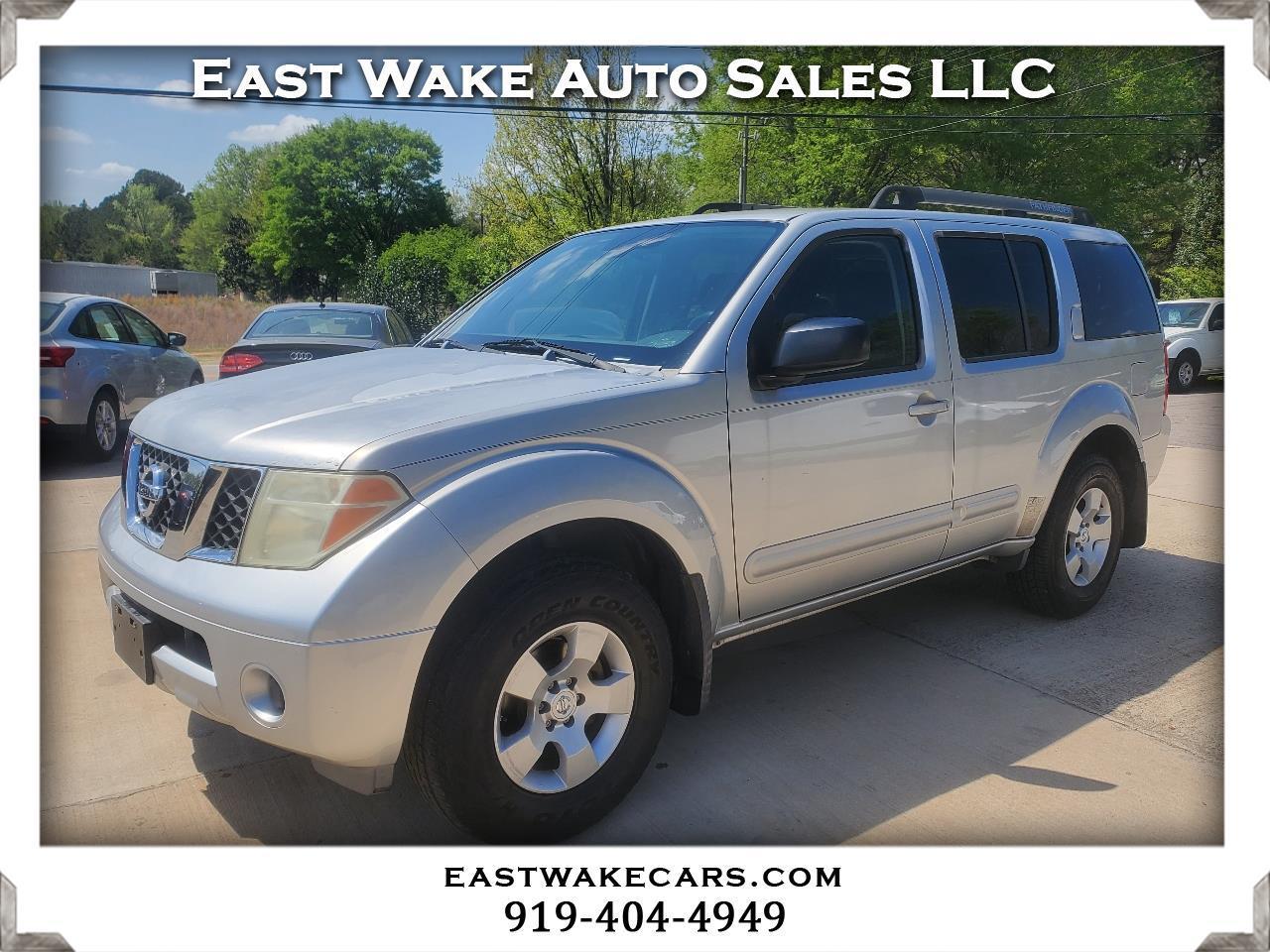 Nissan Pathfinder LE 2WD 2005