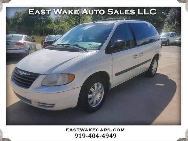 White 2006 Chrysler Town & Country FWD Minivan Front-Wheel Drive Automatic