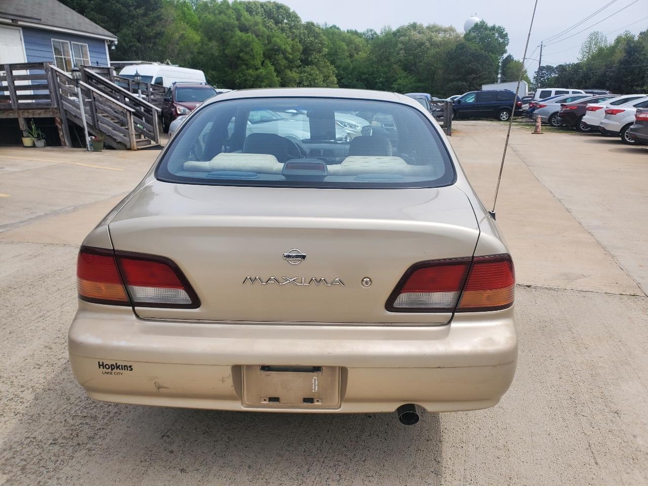 Nissan Maxima GLE 1998