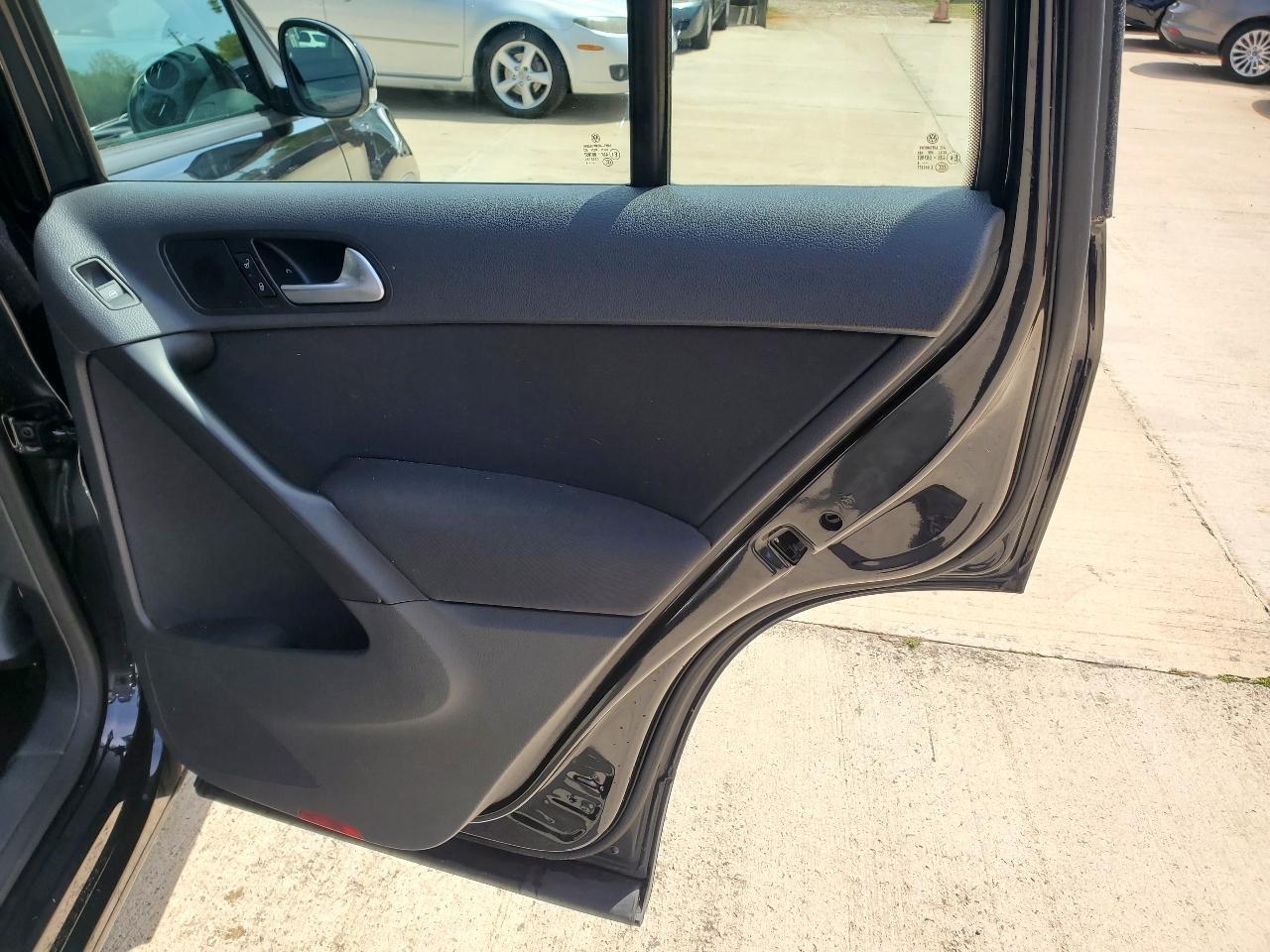 Volkswagen Tiguan 2.0T S FWD 2014