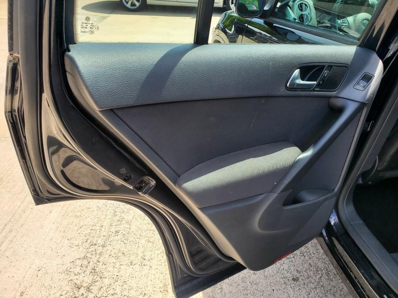 Volkswagen Tiguan 2.0T FWD 2014