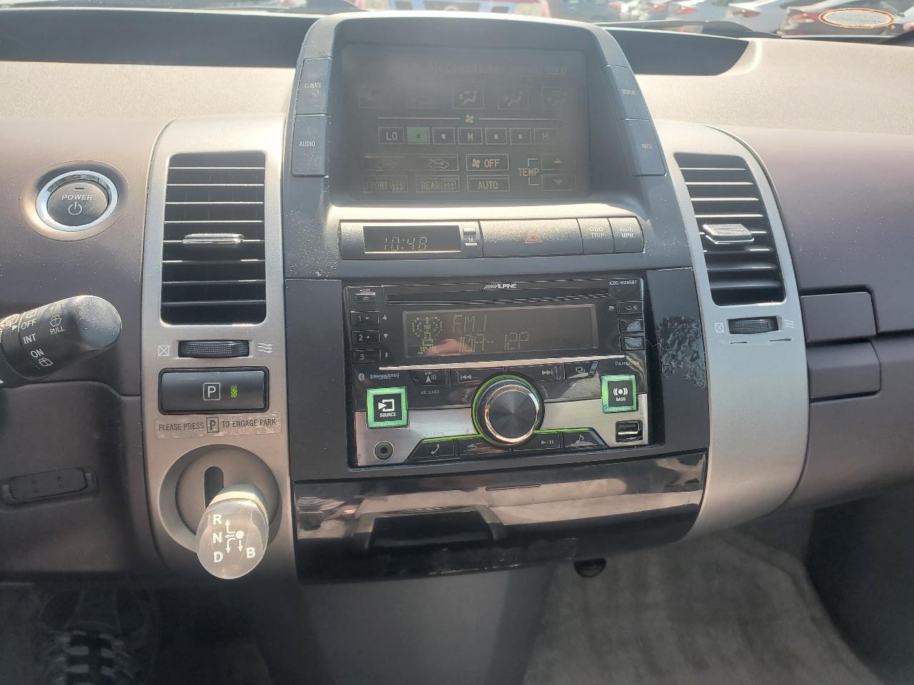 Toyota Prius 4-Door Liftback 2004