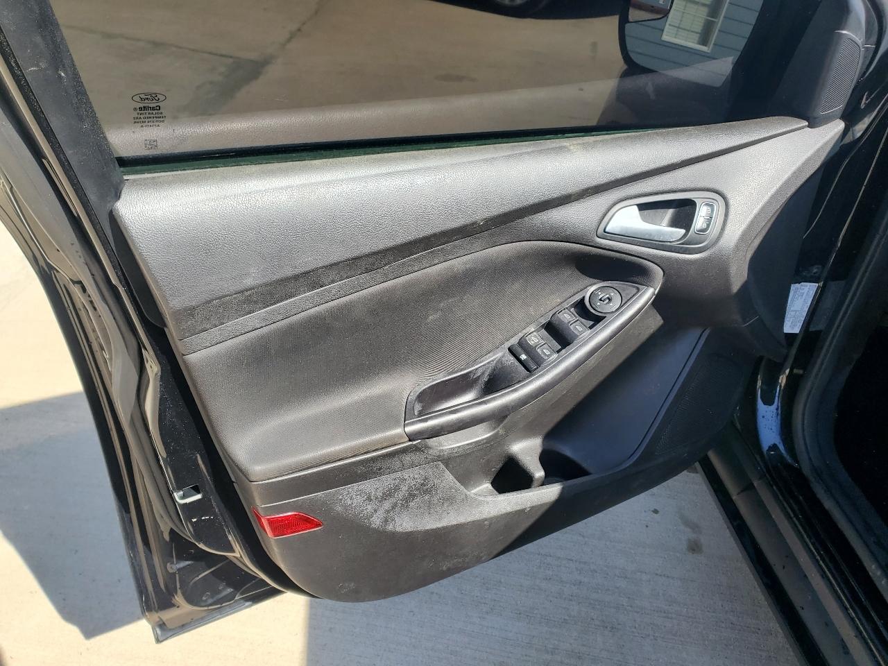 Ford Focus SE Sedan 2015