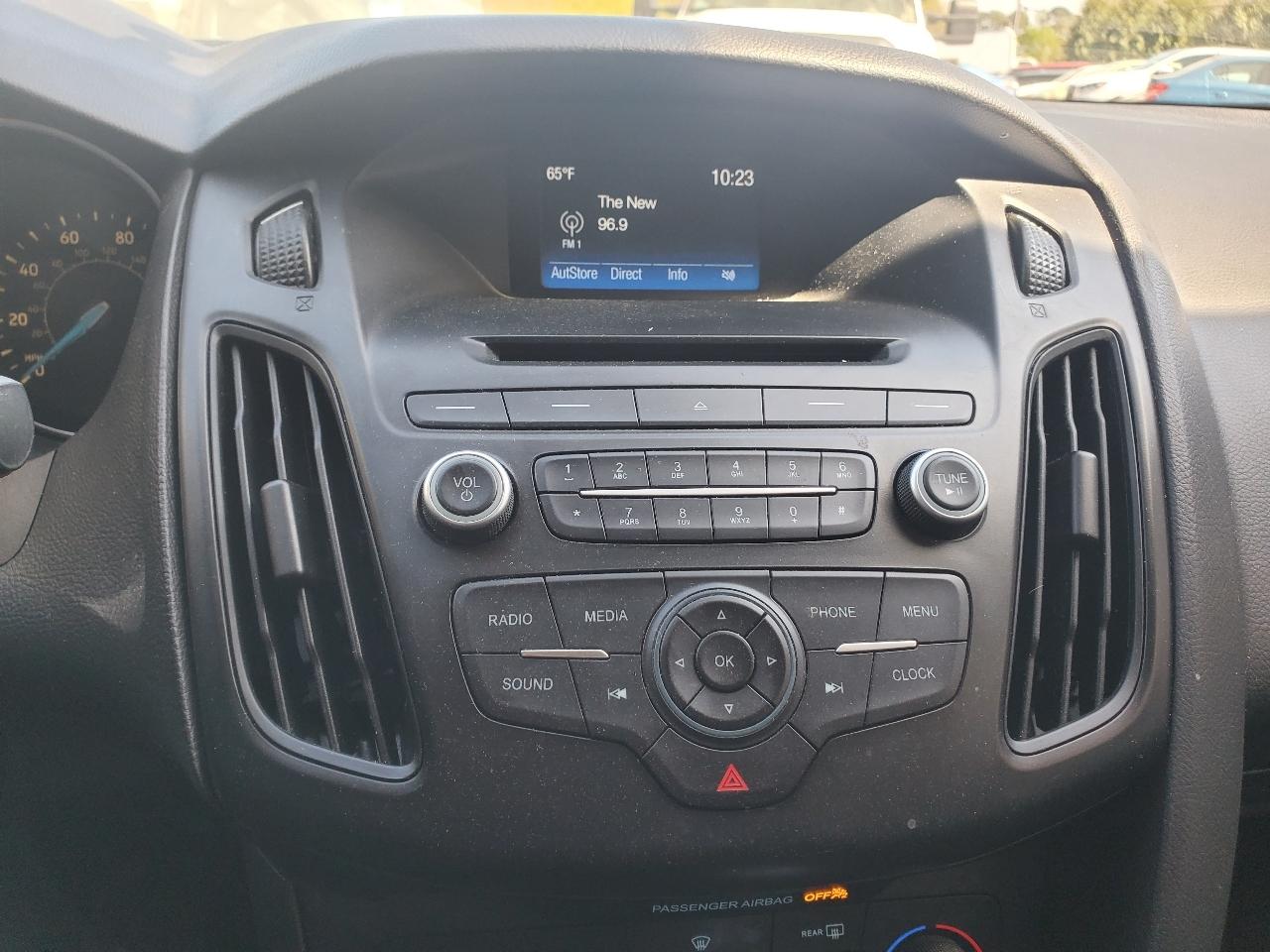 Ford Focus SE Sedan 2015