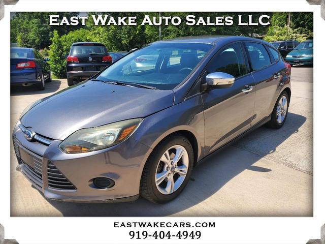 Gray 2014 Ford Focus SE Hatchback Hatchback Front-Wheel Drive Automatic