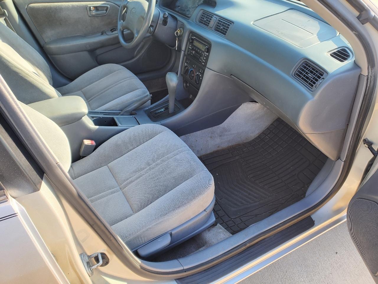 Toyota Camry 4dr Sdn CE Auto 2000