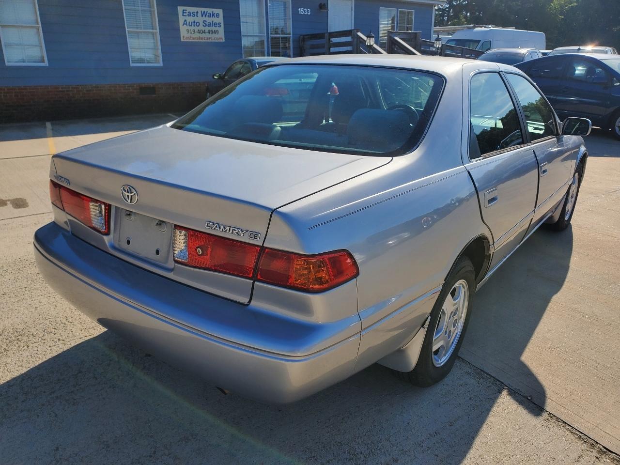 Toyota Camry 4dr Sdn CE Auto 2000