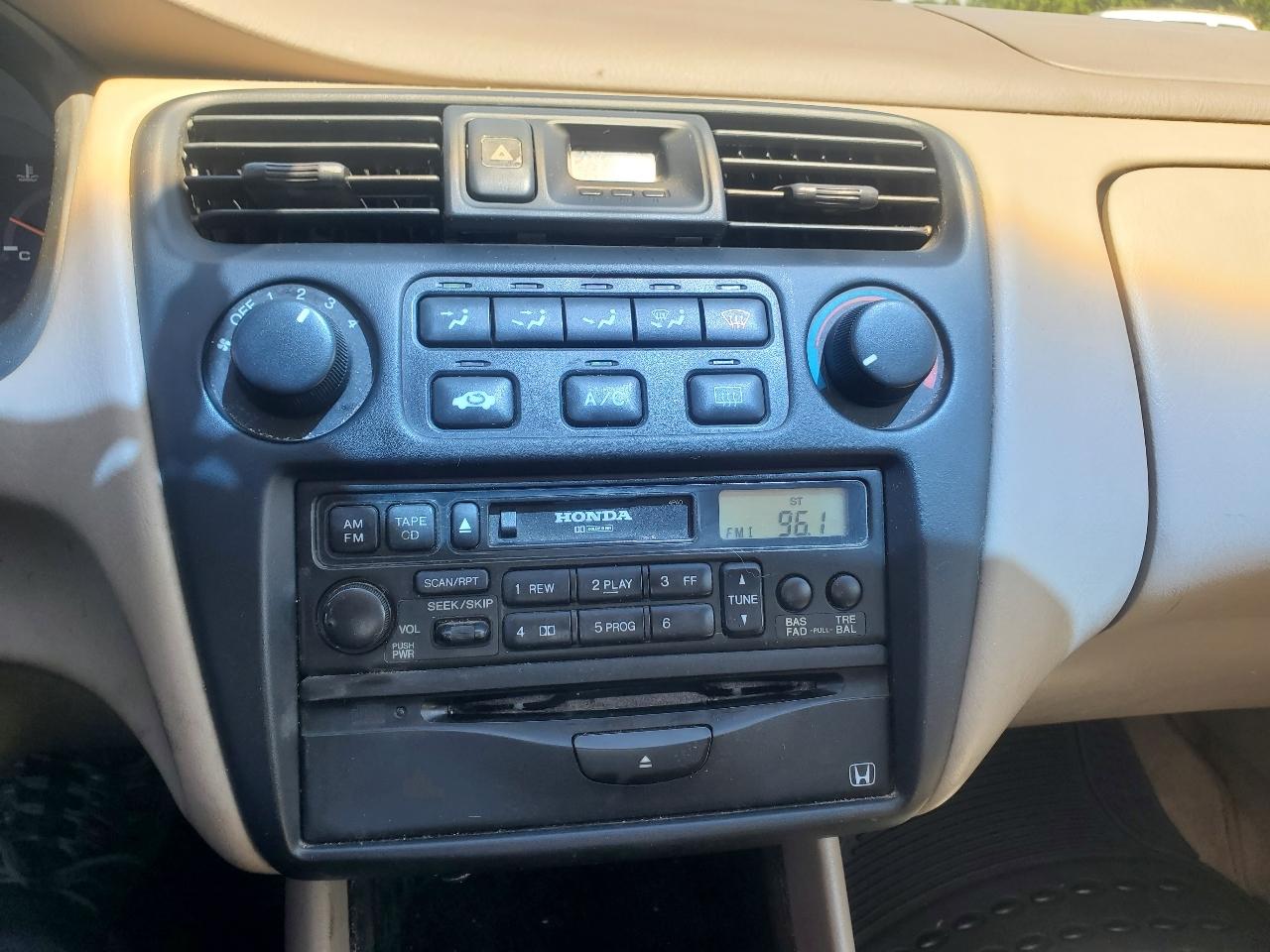 Honda Accord LX coupe 2000