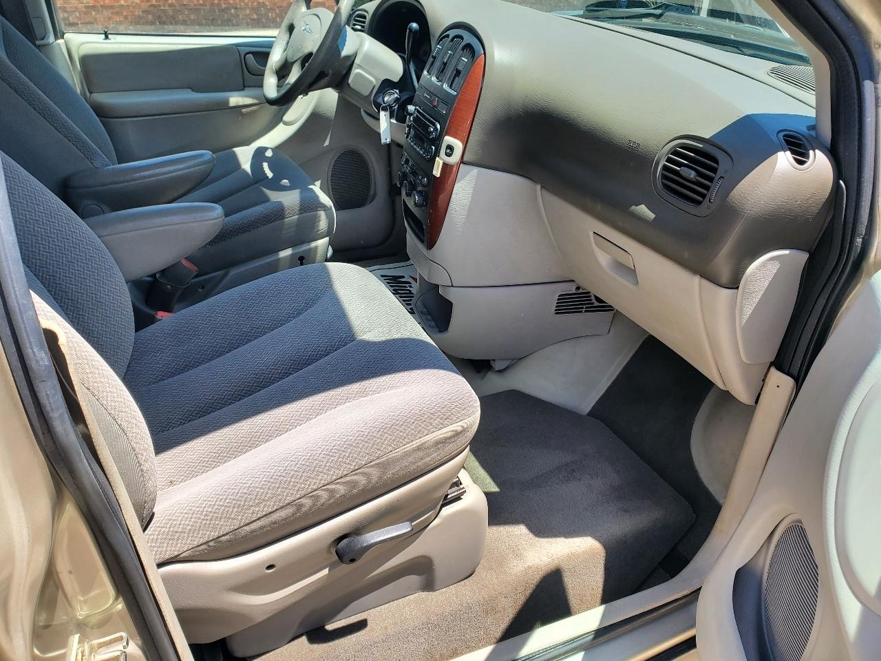 Chrysler Town & Country  2005