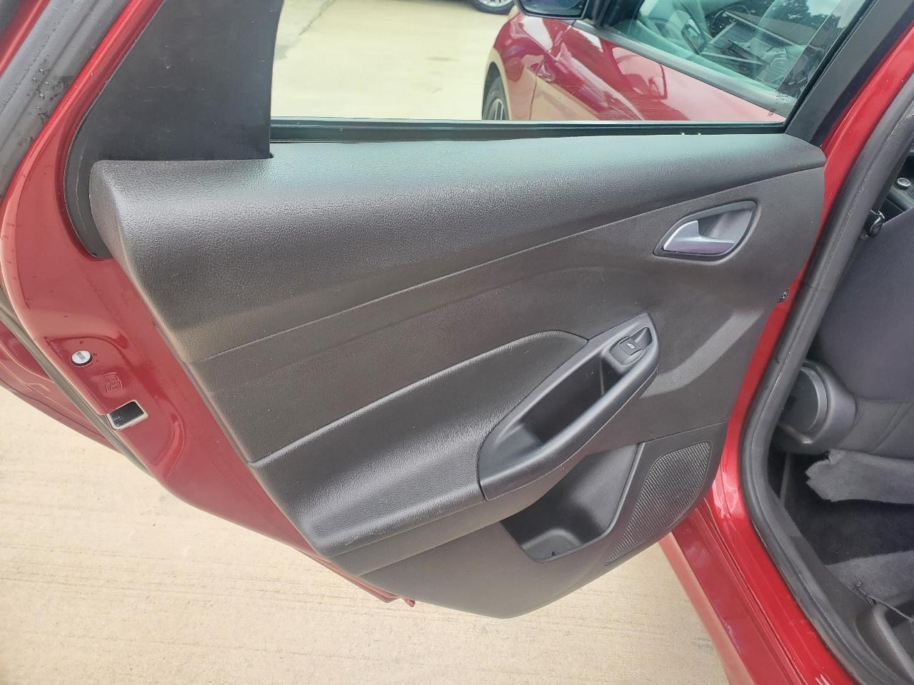 Ford Focus SE Hatch 2016