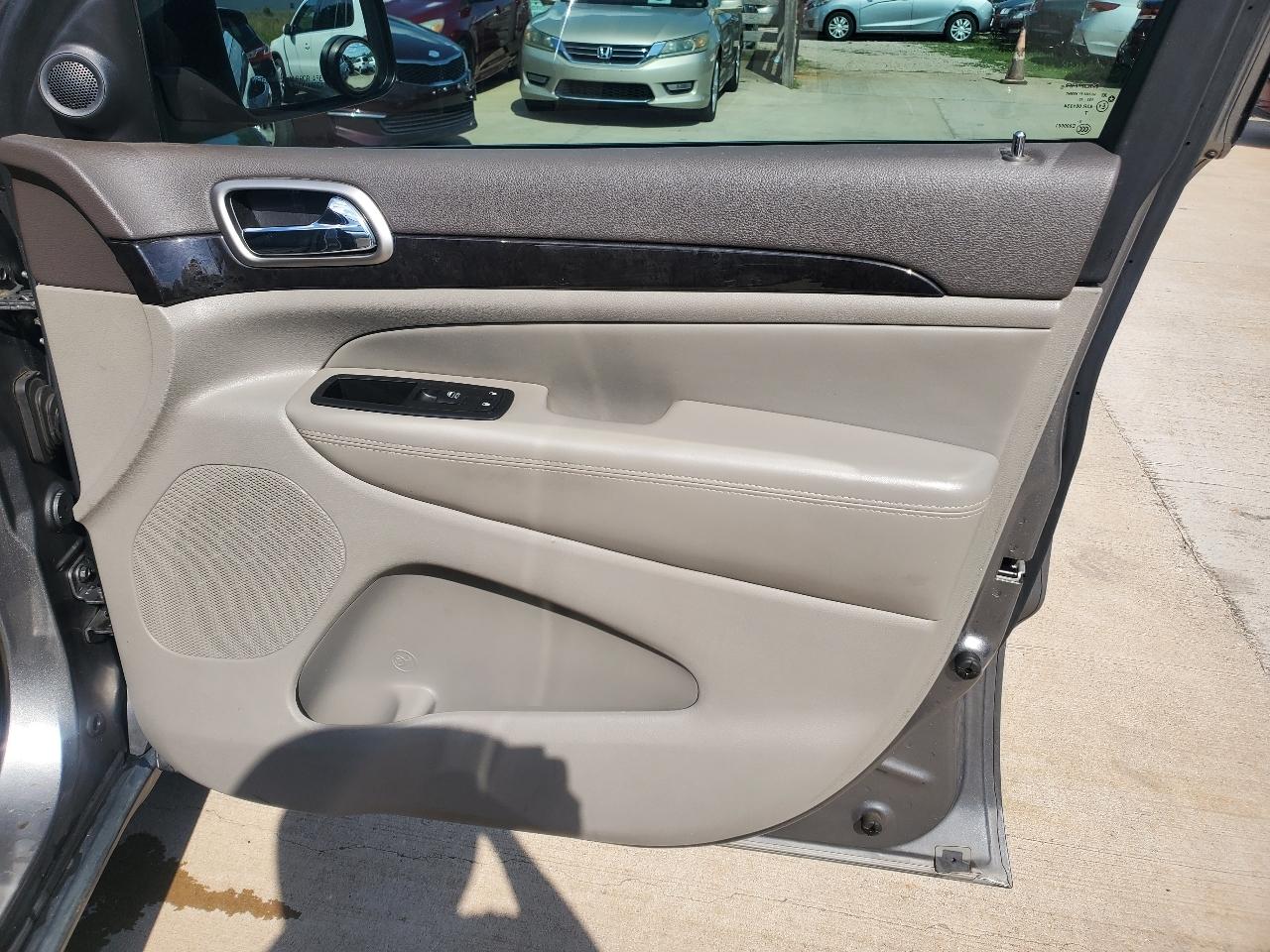 Jeep Grand Cherokee Laredo 4WD 2011