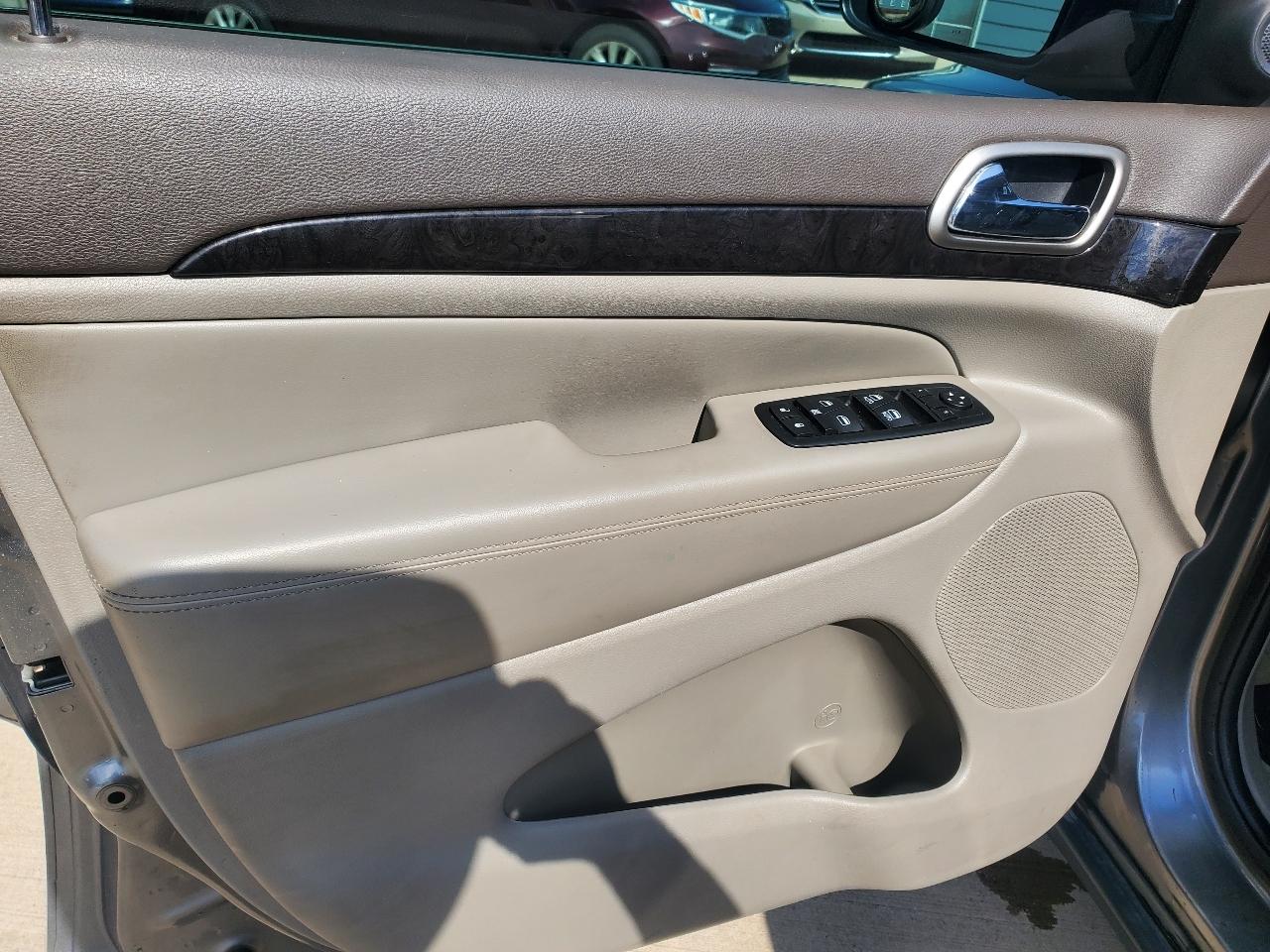 Jeep Grand Cherokee Laredo 4WD 2011