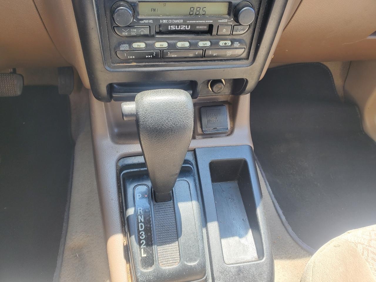 Isuzu Rodeo S V6 2WD 2000