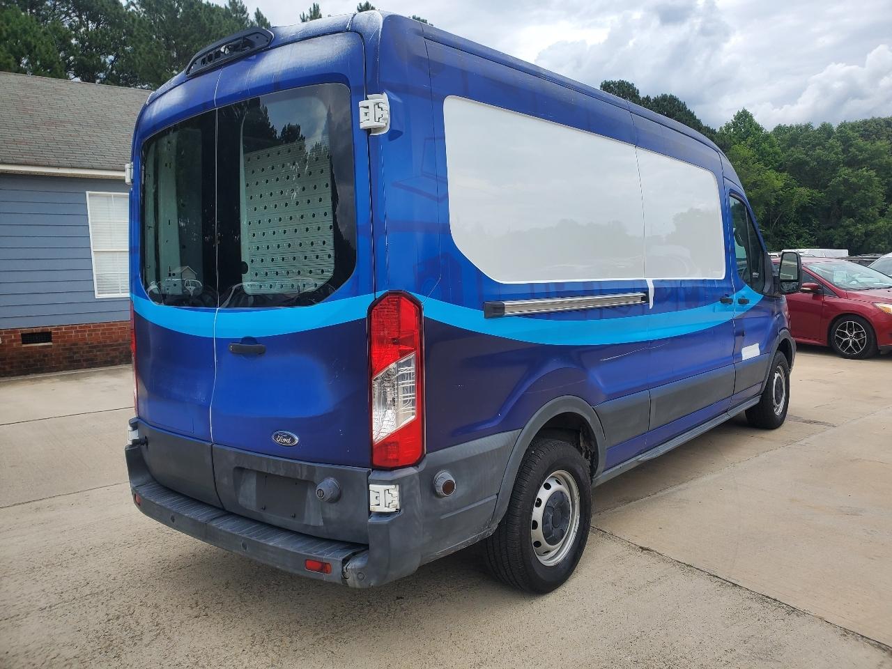 Ford Transit 150 Van Med. Roof w/Sliding Pass. 148-in. WB 2018