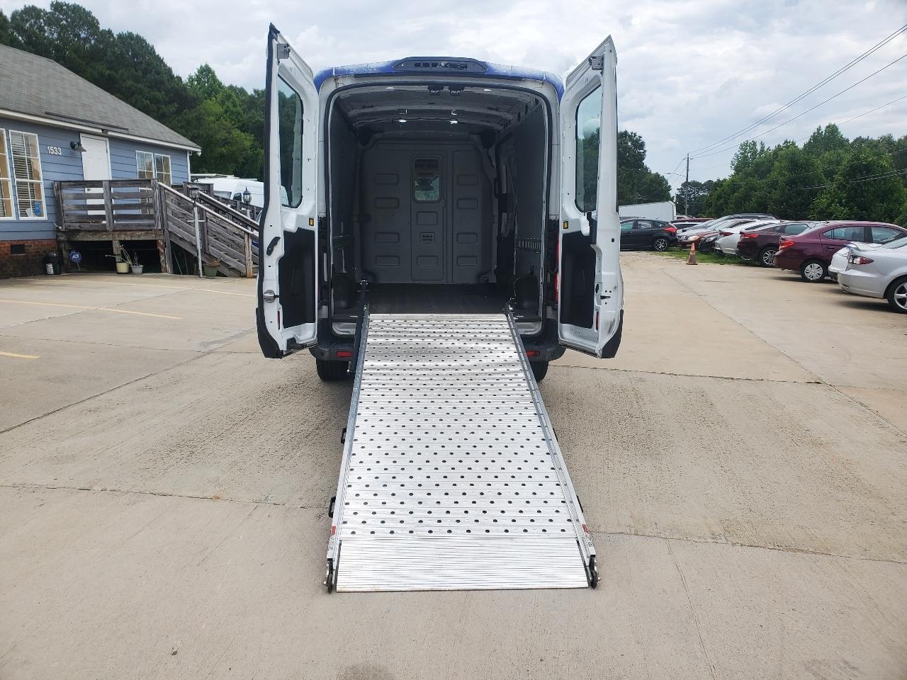 Ford Transit 150 Van Med. Roof w/Sliding Pass. 148-in. WB 2018