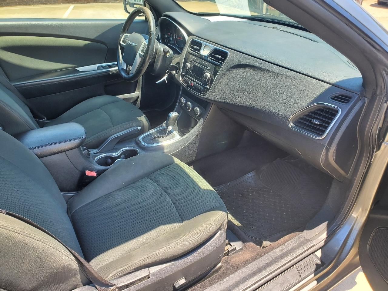 Chrysler 200 Touring Convertible 2012