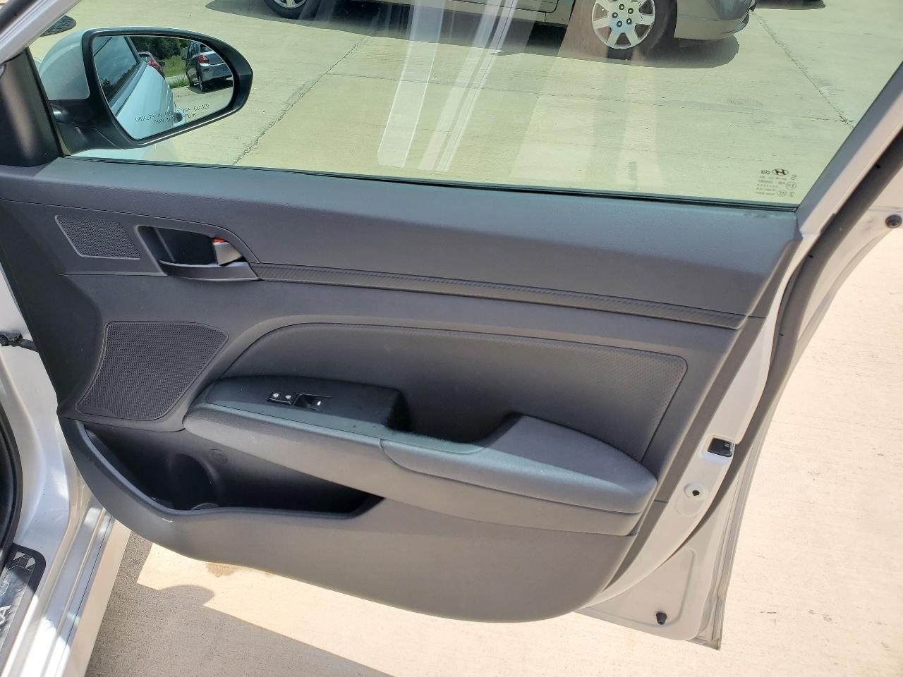 Hyundai Elantra Limited 4D Sedan at 2018