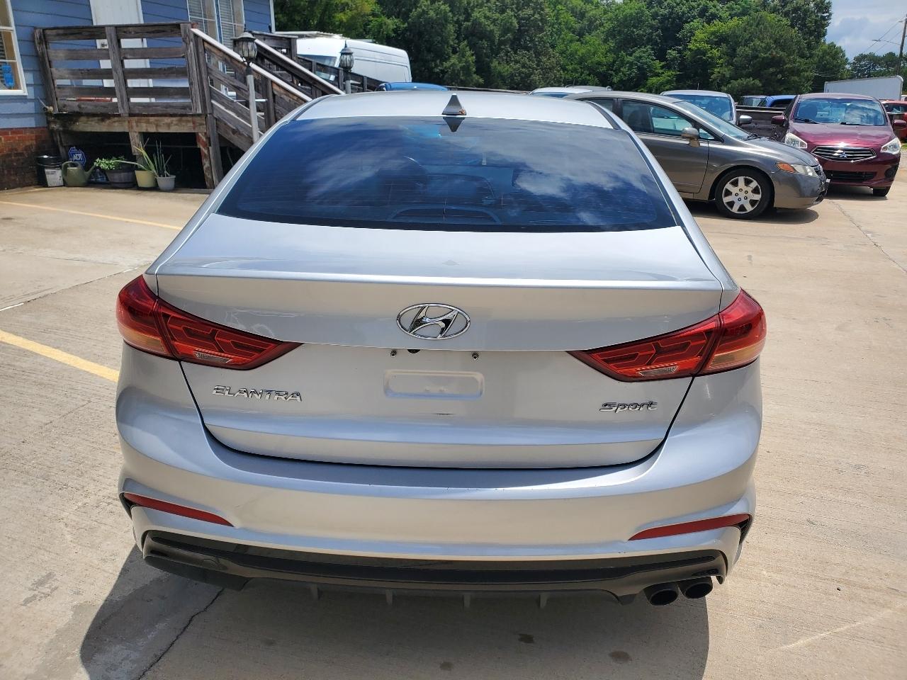 Hyundai Elantra Limited 4D Sedan at 2018