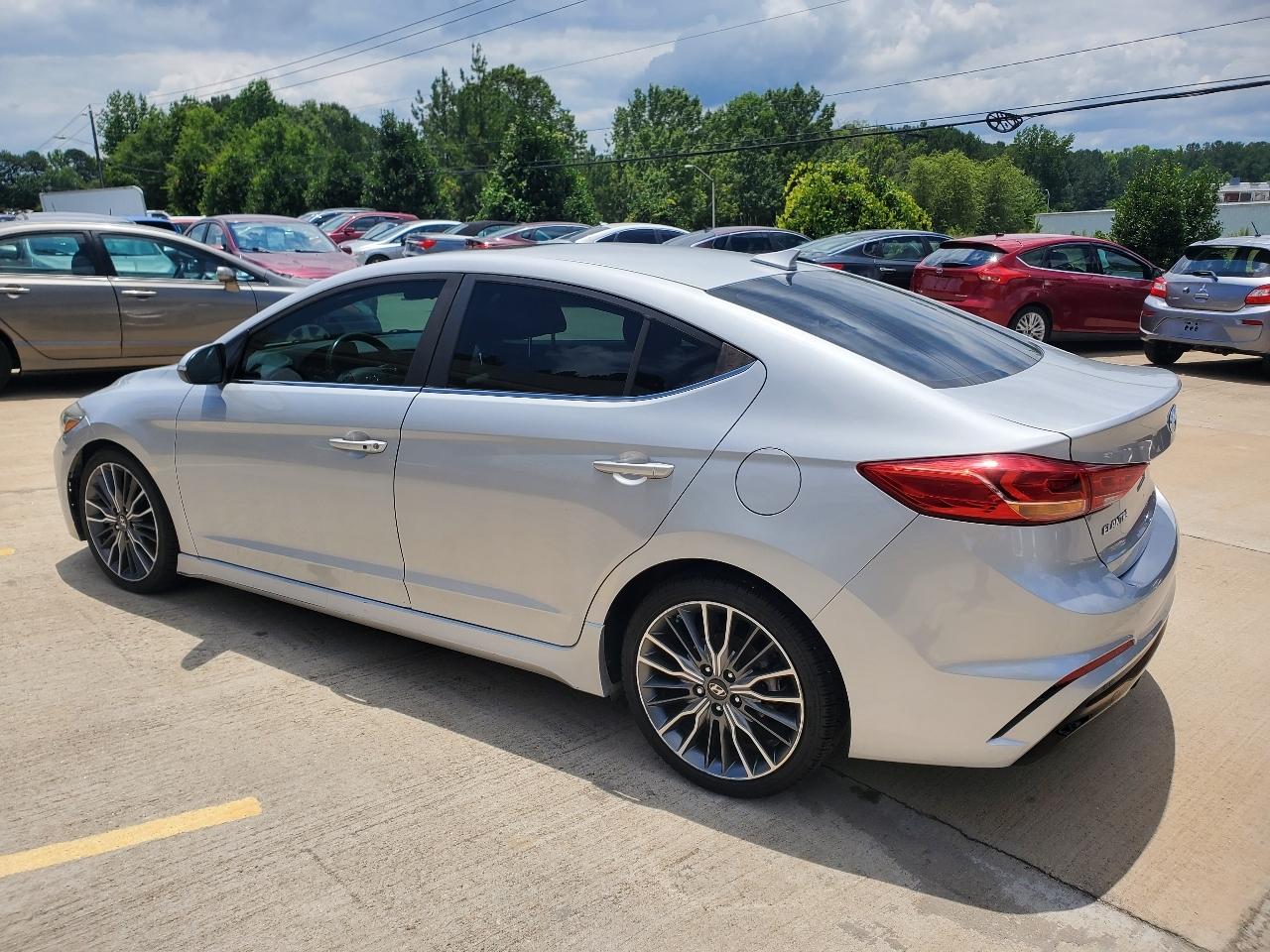 Hyundai Elantra Limited 4D Sedan at 2018