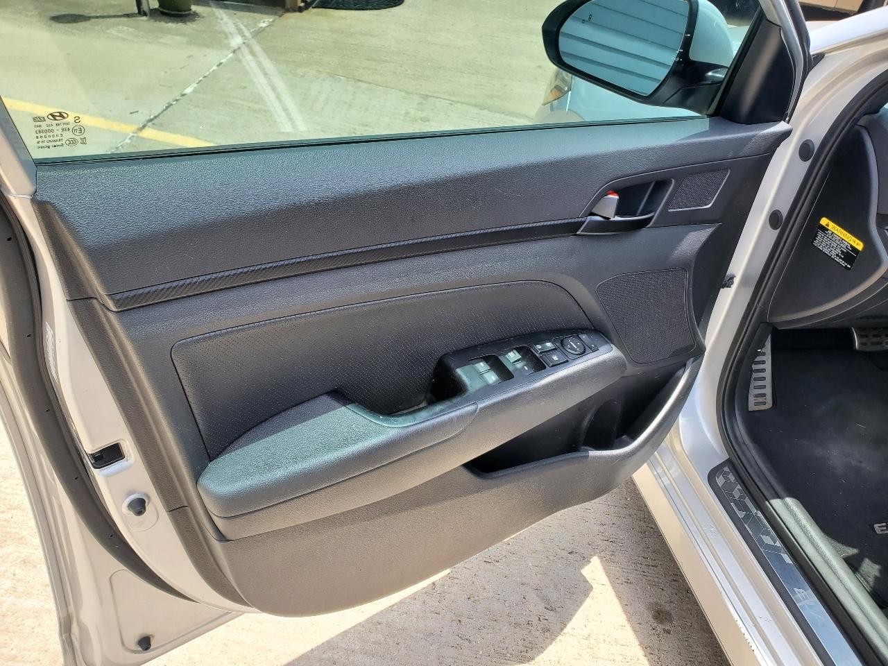 Hyundai Elantra Limited 4D Sedan at 2018