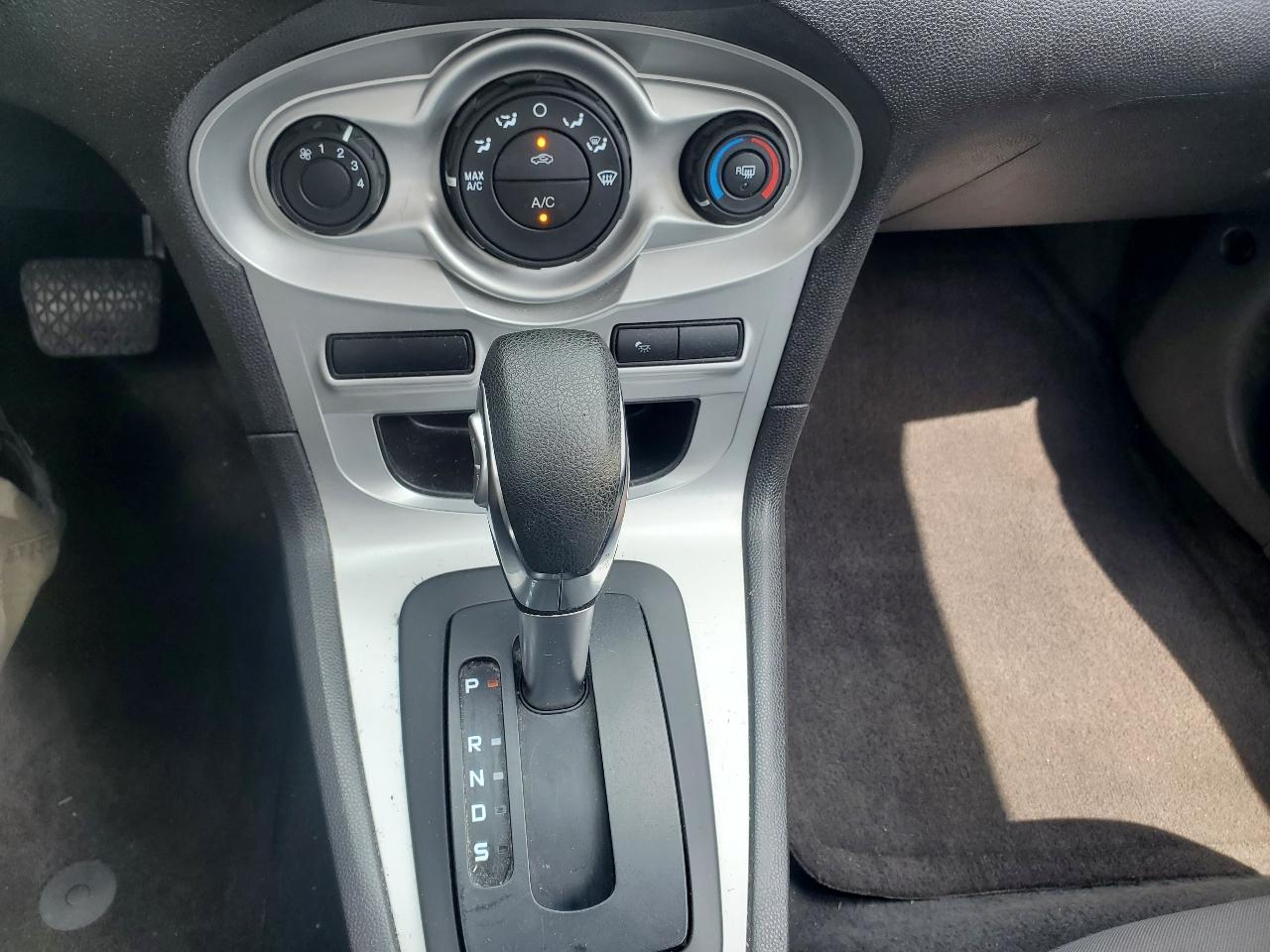 Ford Fiesta SE Hatchback 2017
