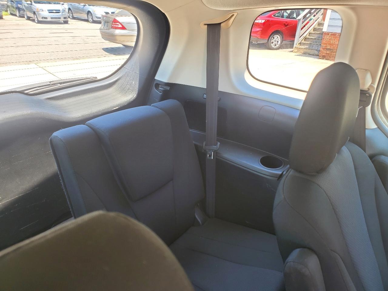 Mazda MAZDA5 Sport 2014