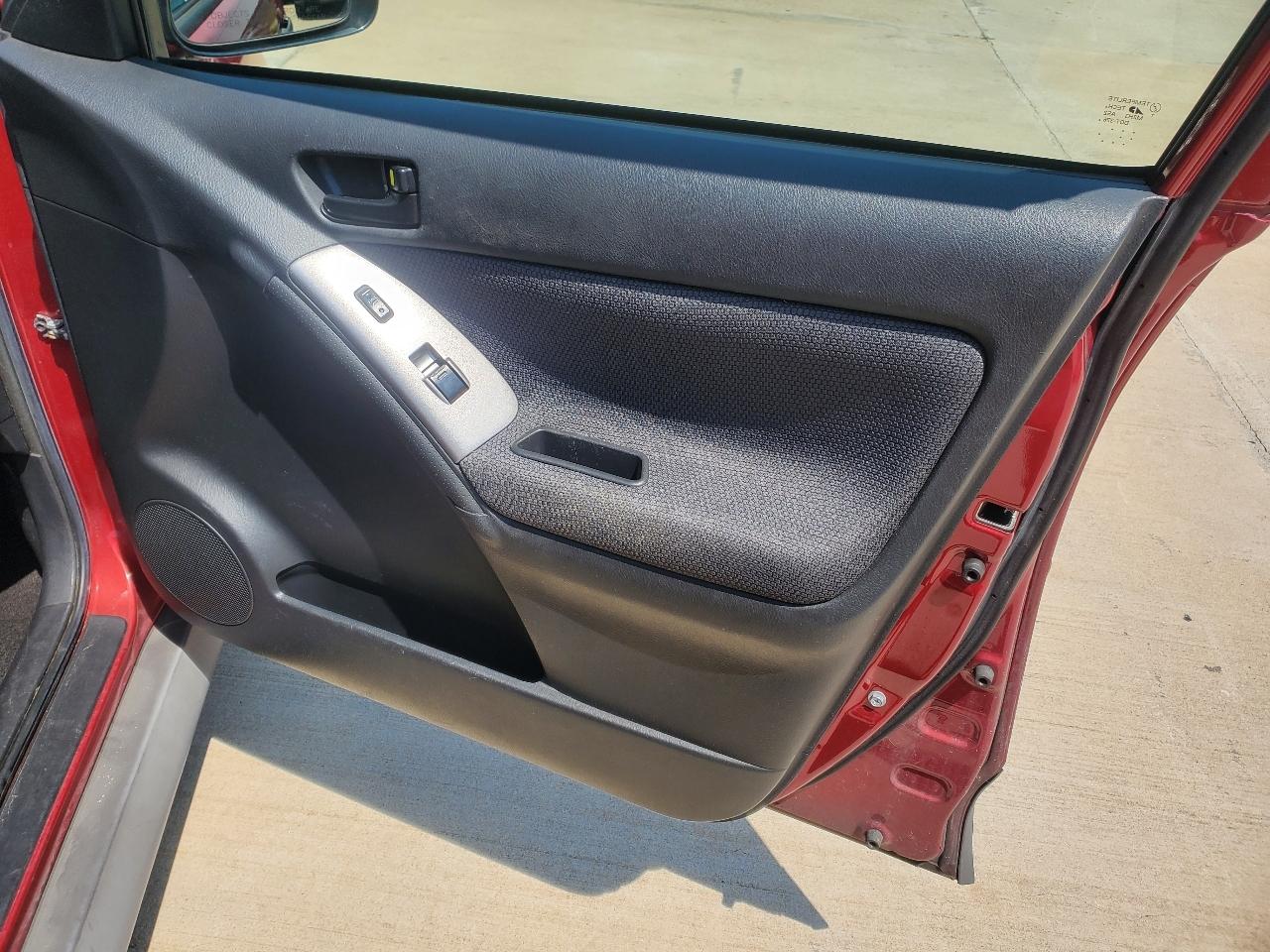 Pontiac Vibe 4dr HB FWD 2008