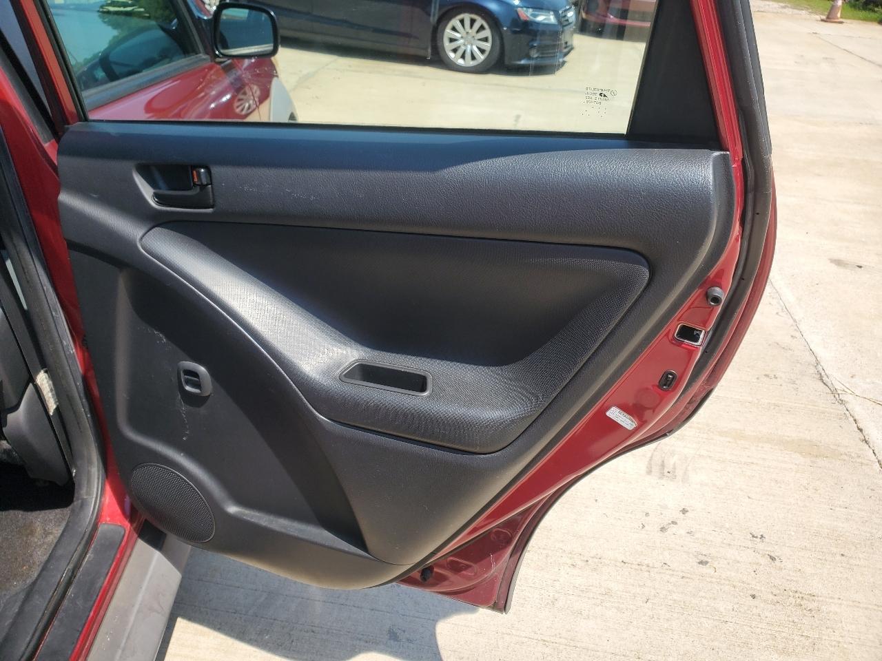 Pontiac Vibe 4dr HB FWD 2008