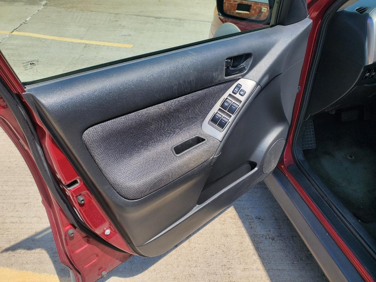 Pontiac Vibe 4dr HB FWD 2008