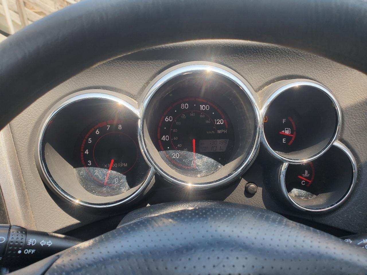 Pontiac Vibe 4dr HB FWD 2008