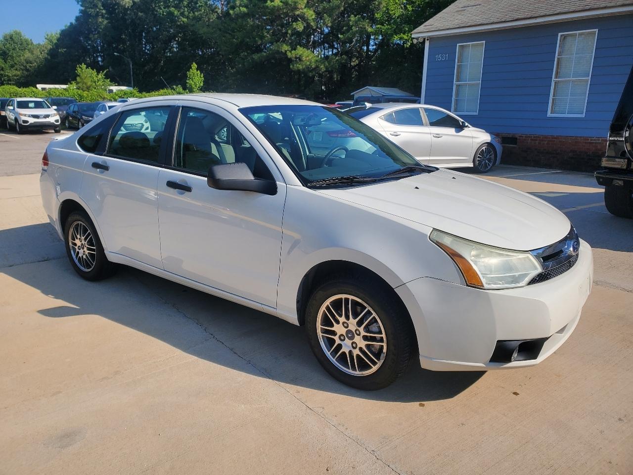 Ford Focus SE Sedan 2011