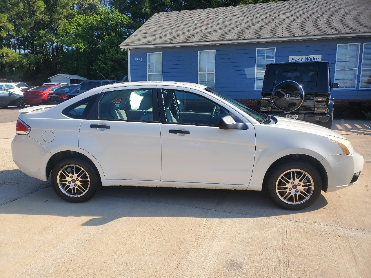 Ford Focus SE Sedan 2011