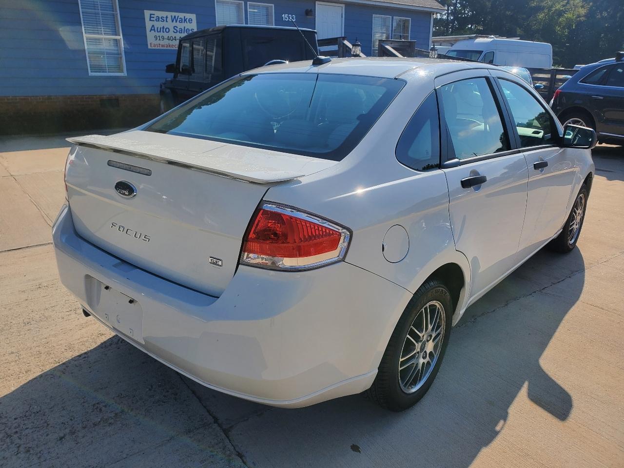Ford Focus SE Sedan 2011