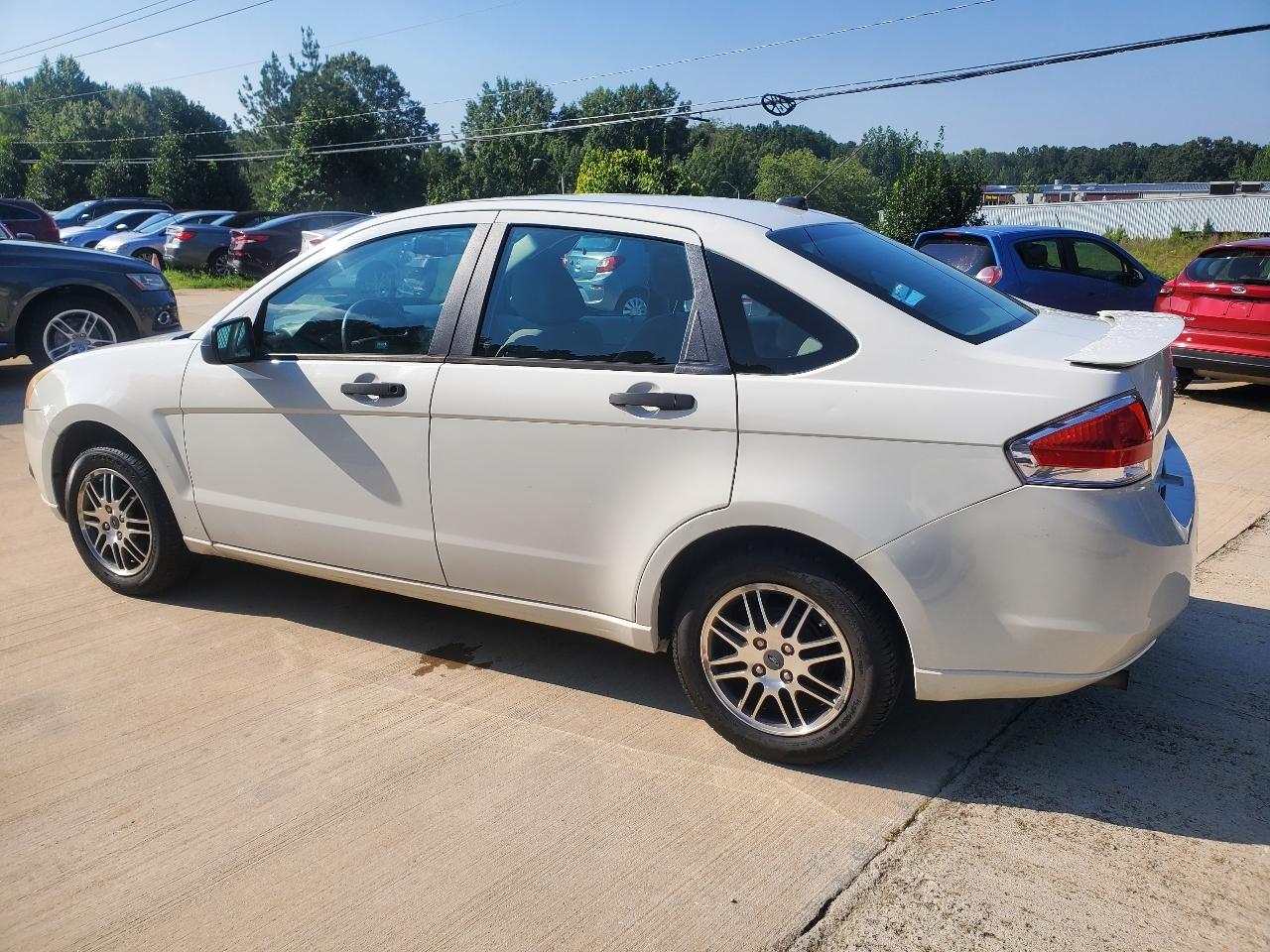 Ford Focus SE Sedan 2011