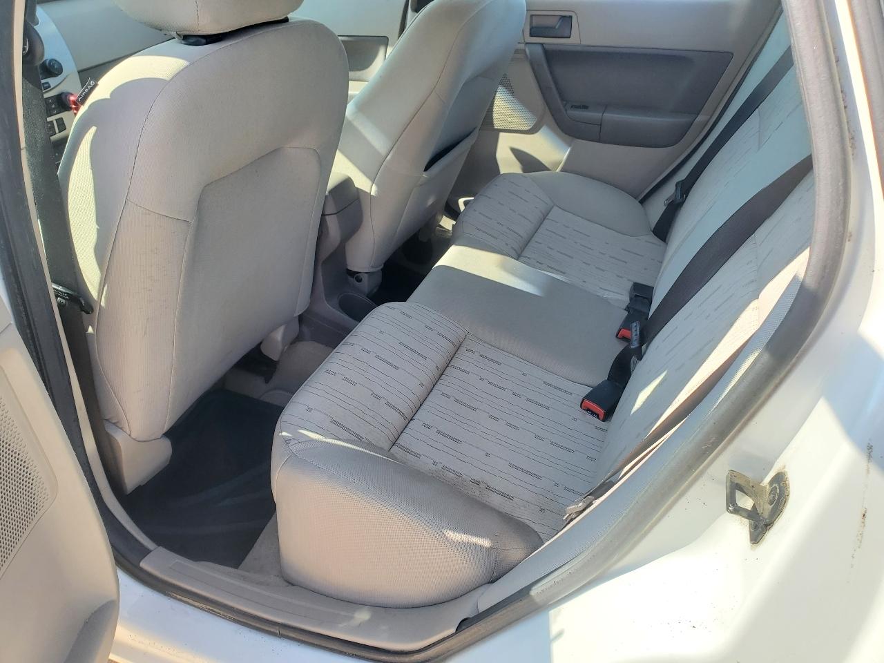 Ford Focus SE Sedan 2011