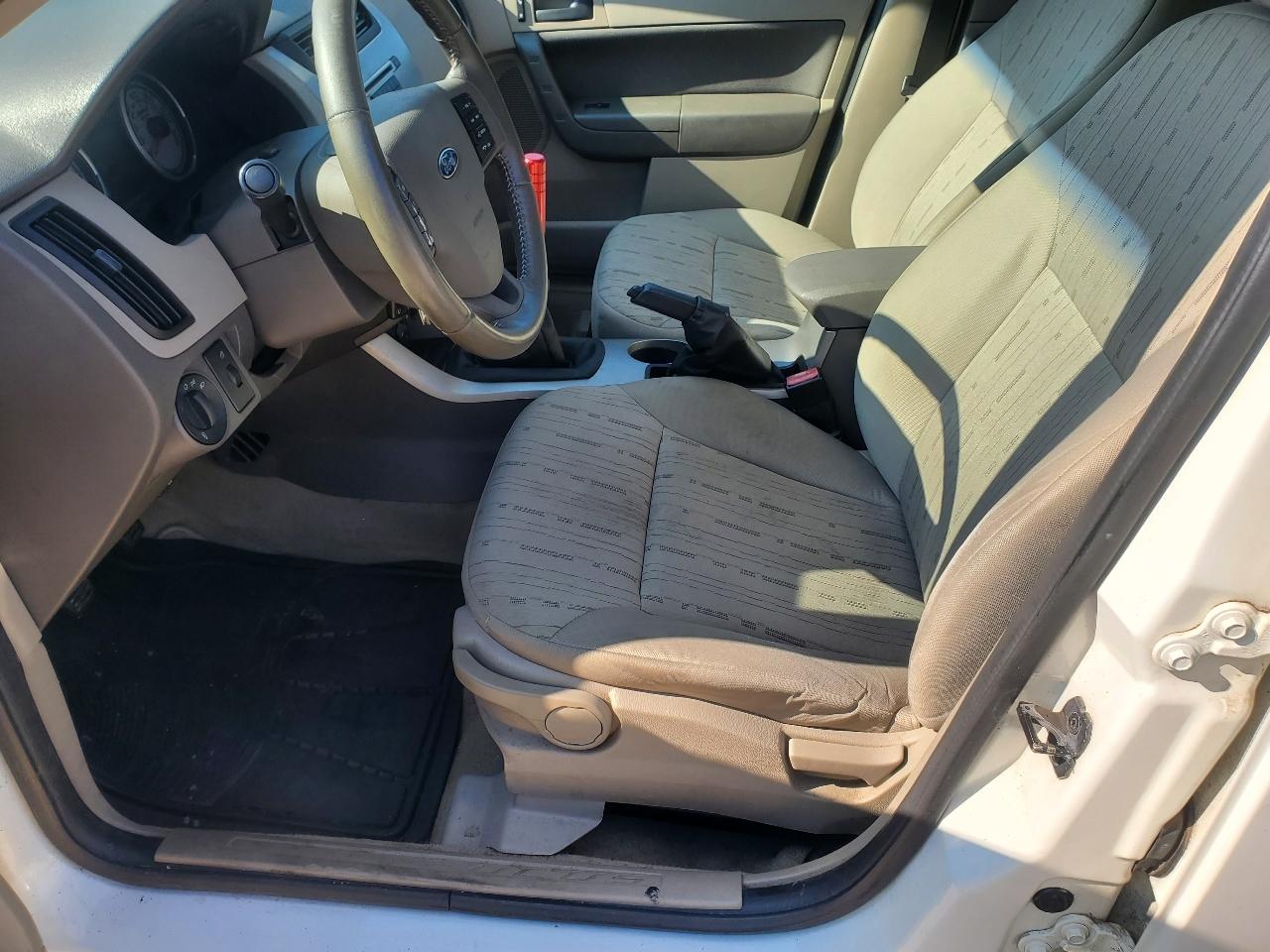 Ford Focus SE Sedan 2011