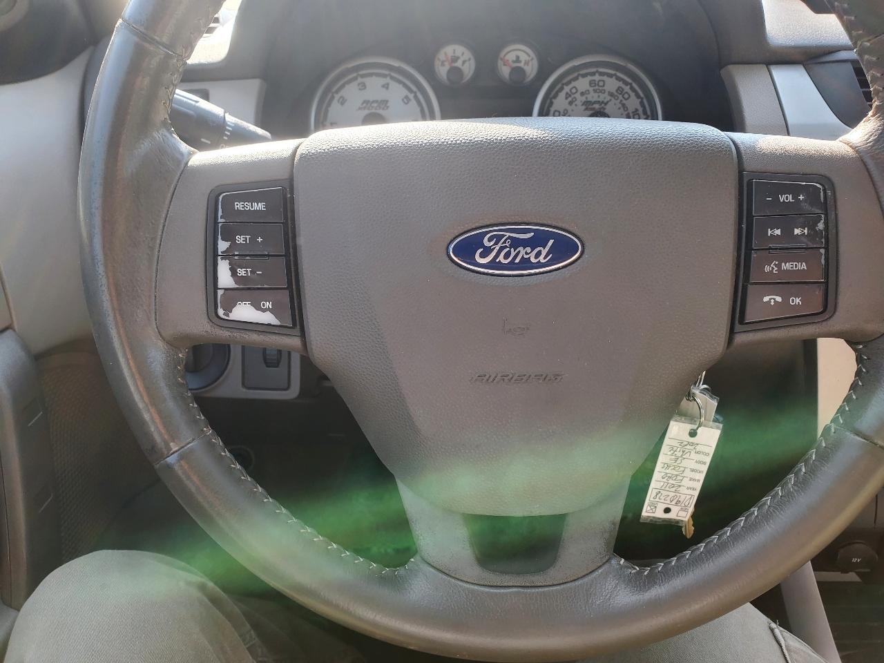 Ford Focus SE Sedan 2011