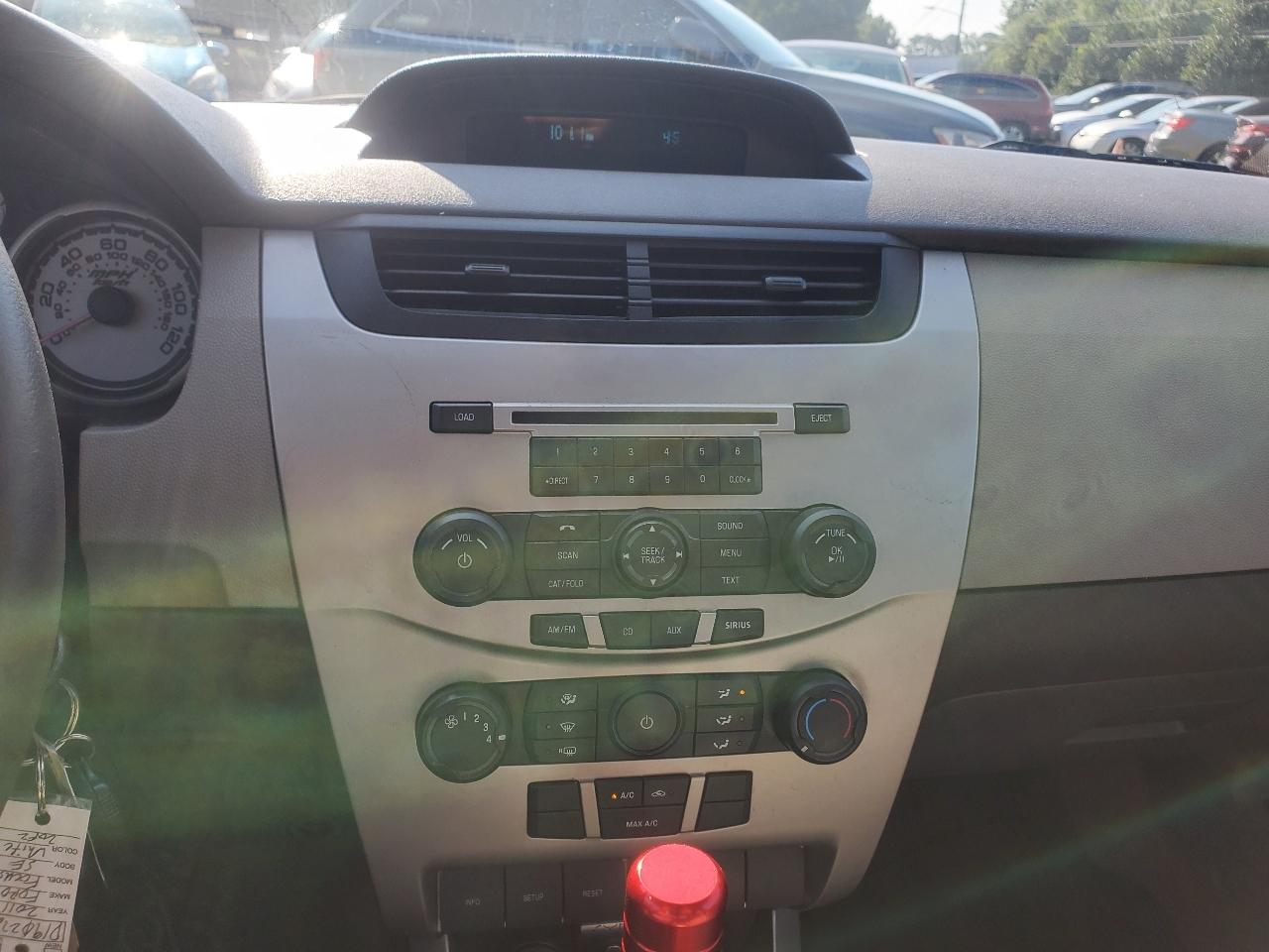 Ford Focus SE Sedan 2011