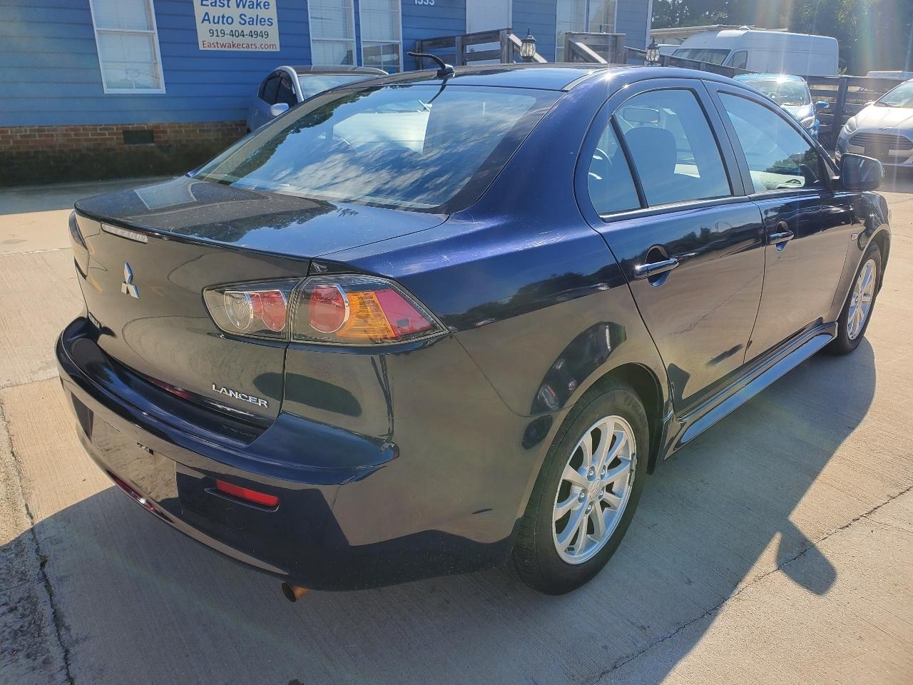 Mitsubishi Lancer ES 2014