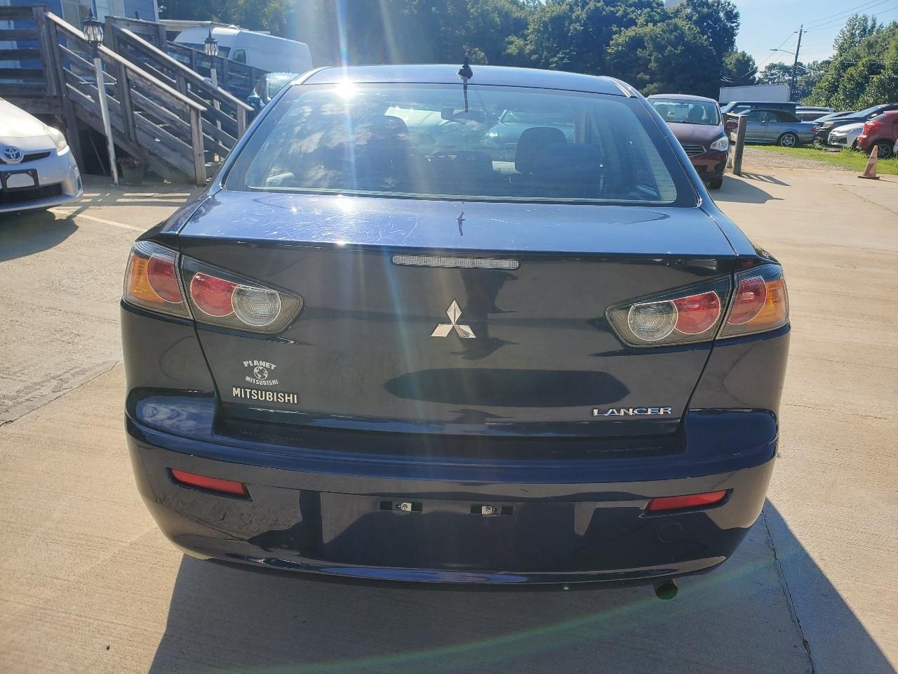 Mitsubishi Lancer ES 2014