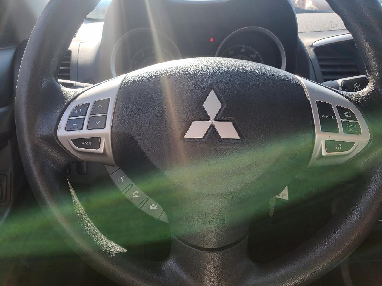 Mitsubishi Lancer ES 2014