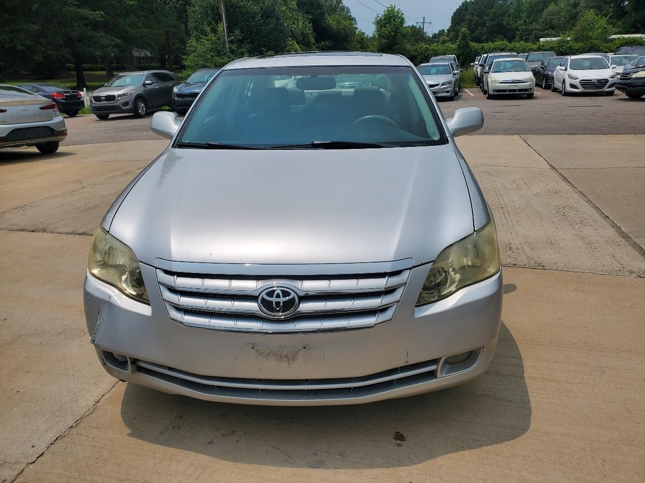 Toyota Avalon XLS 4D Sedan 2005